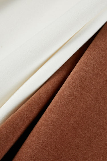 HEAT-FLOW fleece knit fabric close-up with edge structure detail for thermal tops and sweatshirts.